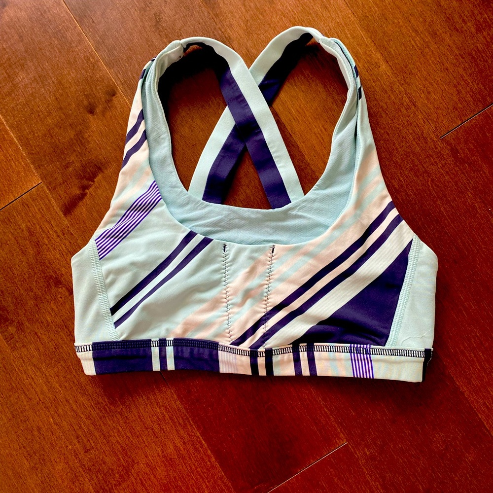 Lululemon stuff bra size 6, excellent condition